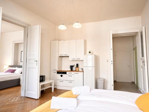 4 Great Apartment Near AKH - Ideal for Groups of 19