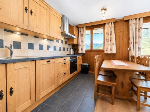 Résidence Courmayeur - Appartement chaleureux ski aux pieds pour 8 personnes MAE-3804