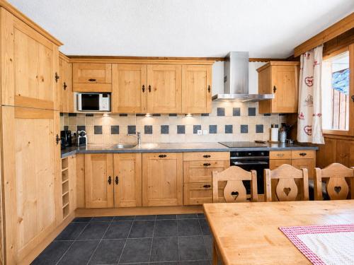 Résidence Courmayeur - Appartement chaleureux ski aux pieds pour 8 personnes MAE-3804