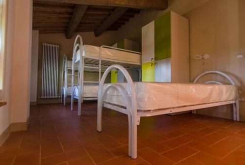 מיטה או מיטות קומותיים בחדר ב-Ostello San Miniato