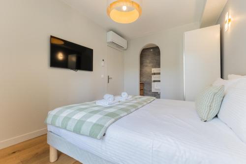 Luxury 3-bedroom apartment in hyper centre air con lift