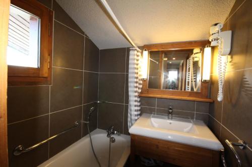 Le Chalet De Montchavin - Bel appartement sous les toits vue Mont Blanc MAE-4414