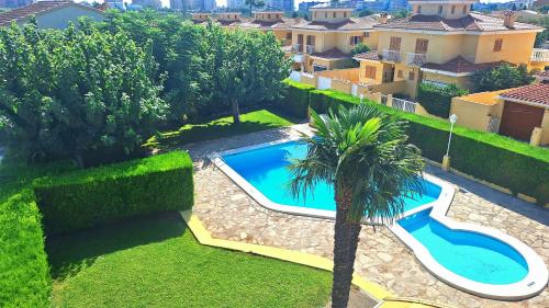 CHALET ADOSADO CON PISCINA EN PEÑÍSCoLA