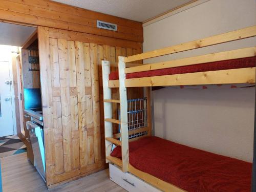 Résidence Belles Challes - Très beau studio rénové pour 4 personnes, skis aux pieds et proche des commerces dans le village du Charvet à Arc 1800 MAE-1404