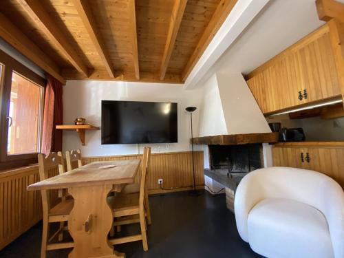 Résidence Croix De Verdon - Appartement Savoyard en plein centre de Méribel MAE-3204