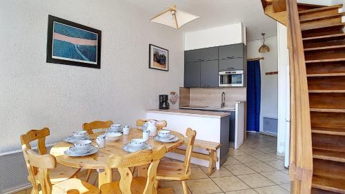 Résidence Caron - Appartement duplex lumineux · Départ et retour skis aux pieds · Balcon MAE-0004