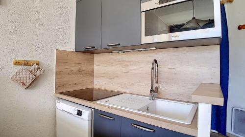 Résidence Caron - Appartement duplex lumineux · Départ et retour skis aux pieds · Balcon MAE-0004