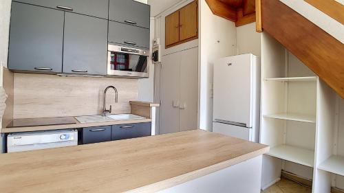 Résidence Caron - Appartement duplex lumineux · Départ et retour skis aux pieds · Balcon MAE-0004