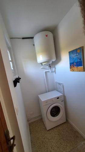 T2 Hyères neuf 4p, clim, 250m plage, parking privé devant le logement