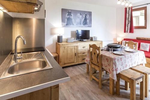 Résidence Ski Soleil - Appartement spacieux · Départ ski aux pieds · Balcon vue sur les pistes MAE-0544