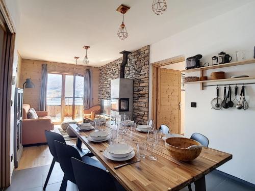 Chalet 2000 - Appartement neuf · Proche des pistes · Balcon · Jacuzzi MAE-0474