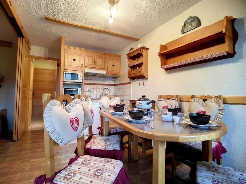 Résidence Boedette A - Appartement confortable · Départ et retour skis aux pieds · Balcon MAE-1004