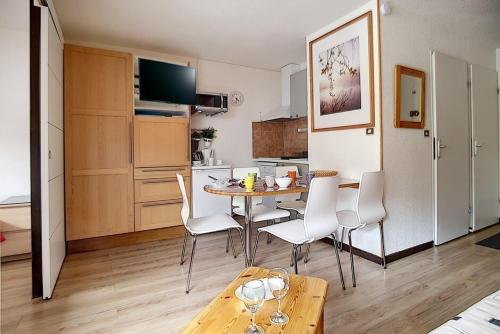 Résidence Ski Soleil - Appartement lumineux · Départ ski aux pieds · Terrasse MAE-1054