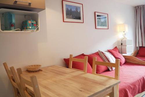 Résidence Boedette D - Appartement rénové · Départ et retour skis aux pieds · Balcon MAE-1214