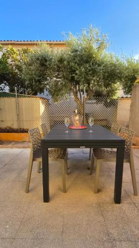 T2 Hyères neuf 4p, clim, 250m plage, parking privé devant le logement