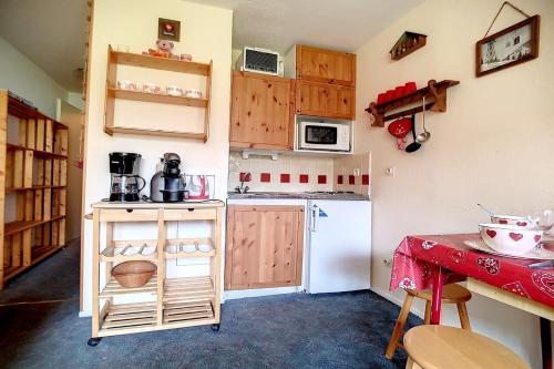 Résidence Asters A2 - Studio cabine agréable · Proche des pistes · Balcon · Parking extérieur MAE-1364