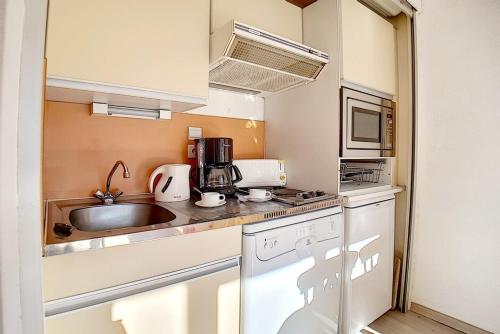 Résidence Le Sorbier - Appartement lumineux · Départ et retour skis aux pieds · Vue sur les pistes MAE-1714