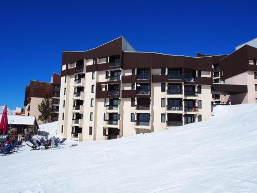 Résidence Origanes - Studio classique · Départ et retour skis aux pieds · Balcon est MAE-2044
