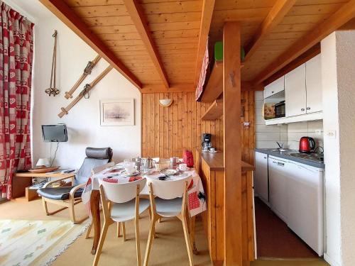Résidence Evons - Appartement duplex agréable · Départ et retour ski aux pieds · Balcon MAE-2284