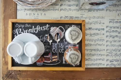 a chalkboard with a plate and dishes in a picture at La Pulcia B&B in Gradara
