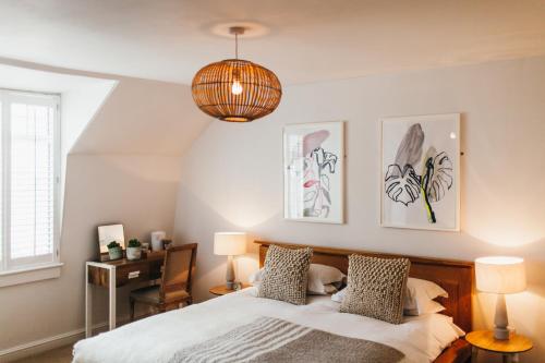 Postel nebo postele na pokoji v ubytování Primrose House St. Ives