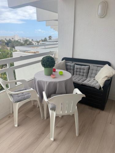 L&A Ocean View Studio Apartment