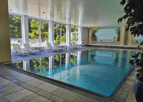 Modern Studio with Pool, Sauna & Mountain Views