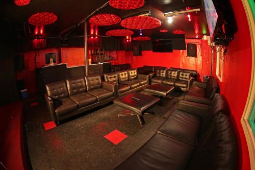an overhead view of a room with couches and chairs at Banana Bungalow Hollywood Hotel & Hostel in Los Angeles