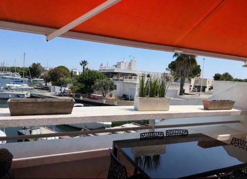 Belle marina en duplex avec bateau