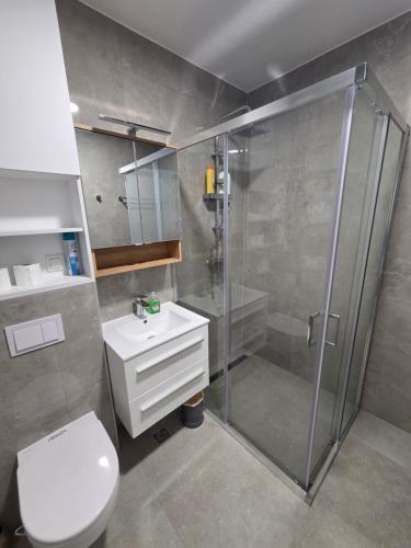 Skyline Haven with private parking garage, 4 star