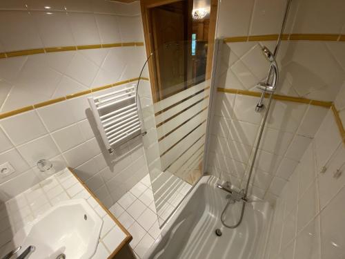 Résidence Fermes De Meribel Bat B - Appartement 2 pièces 4 personnes à Méribel Village aux pieds des pistes et accès à la piscine chauffée MAE-8991