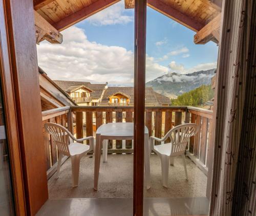 Résidence Les Hauts De Preclaux - Studio avec jolie vue sur la place des Orres 1800 MAE-8011