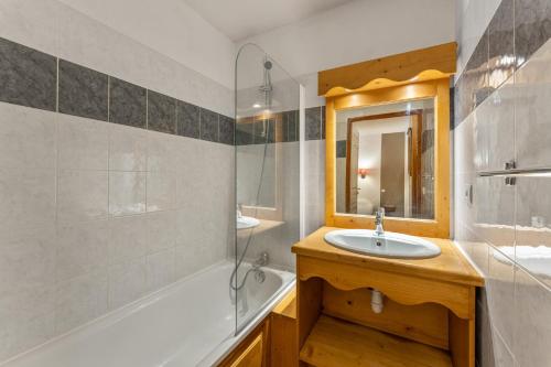Résidence Les Hauts De Preclaux - Studio avec jolie vue sur la place des Orres 1800 MAE-8011