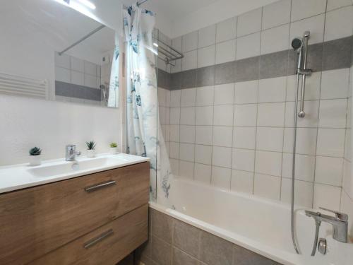 Les Chalets De Bois MÉan - B - Chaleureux appartement avec vue dégagée MAE-5251
