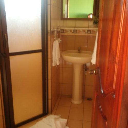Un baño de Casa la Fortuna 1