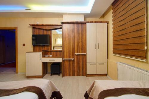 Η κουζίνα ή μικρή κουζίνα στο Kars Konak Hotel