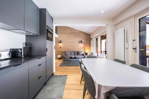 Résidence Le Dome - Appartement duplex renove · Centre station MAE-1543