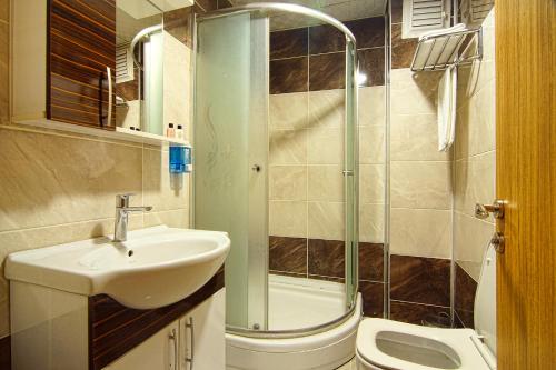 Vonios kambarys apgyvendinimo įstaigoje Kars Konak Hotel