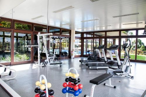 Fitness centrum a/nebo fitness zařízení v ubytování Serra Alta Hotel