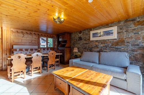 Résidence Fermes De Meribel Bat A - Duplex situé dans le quartier de Méribel village MAE-5833