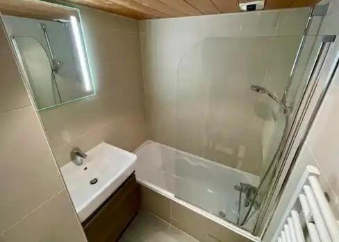 Résidence Fermes De Meribel Bat A - Appartement 3 pièces 4 personnes à Méribel Village aux pieds des pistes et accès à la piscine chauffée MAE-3043