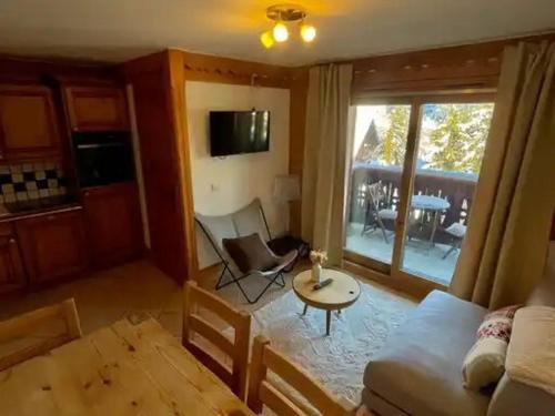 Résidence Fermes De Meribel Bat A - Appartement 3 pièces 4 personnes à Méribel Village aux pieds des pistes et accès à la piscine chauffée MAE-3043