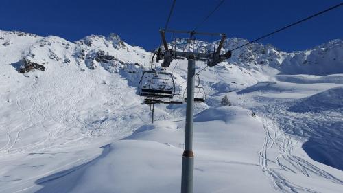 Résidence Armoise - Studio 3 personnes à Arc 1800 en centre station, proche des pistes et des commerces, dans le village des Villards MAE-0093