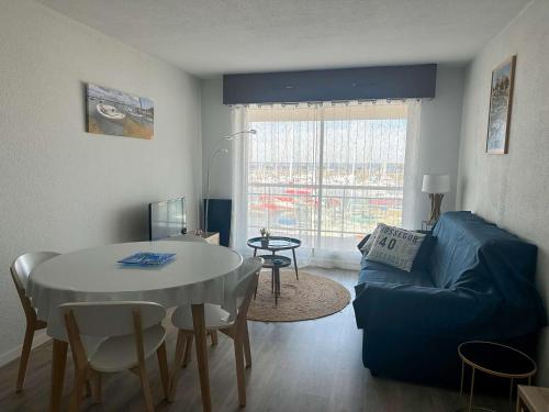 Résidence Pieds Dans L Eau - T2 moderne avec vue bassin – 4 couchages MAE-0204