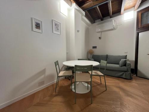 TICINESE78 In the Heart of Old Milan by Hospity