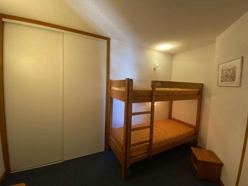 Résidence Soleil - Appartement pour 6 pers., secteur calme, vue dégagée et place de parking MAE-5161