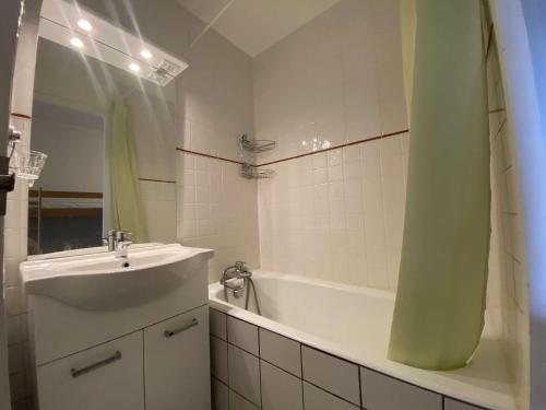 Résidence Plein Sud 2 - Studio rénové au cœur de la station et aux pieds des pistes MAE-5251