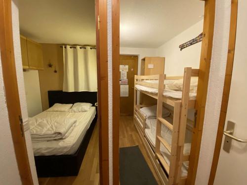 Résidence Soleil - Appartement T2 skis aux pieds avec vue sur les montagnes et place de parking privée couverte MAE-5401