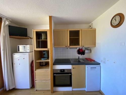 Résidence Soleil - Appartement T2 skis aux pieds avec vue sur les montagnes et place de parking privée couverte MAE-5401