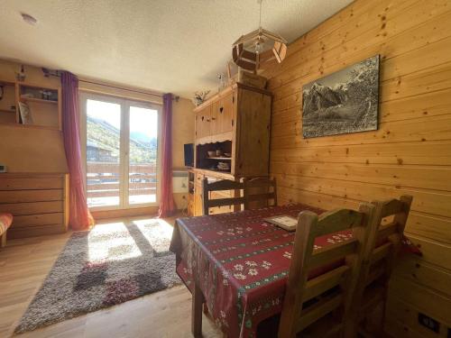 Résidence Meije 10- Porte J3 - Les Deux Alpes – Studio cabine au Village 1800 avec balcon plein sud et vue panoramique MAE-5411